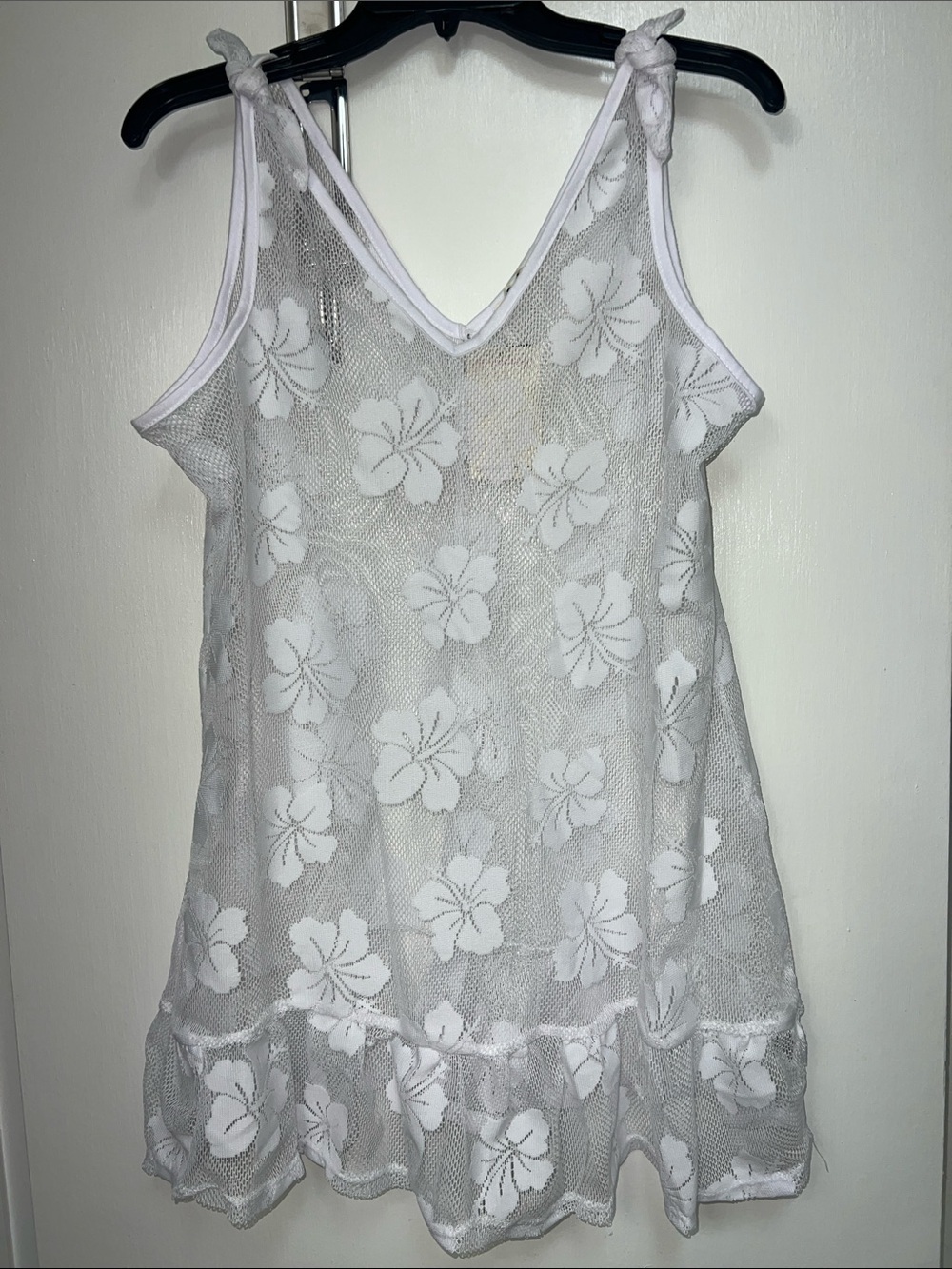 Miken Juniors' White hibiscus Swimsuit Cover-Up Dress, Tie-Shoulders, Size Small